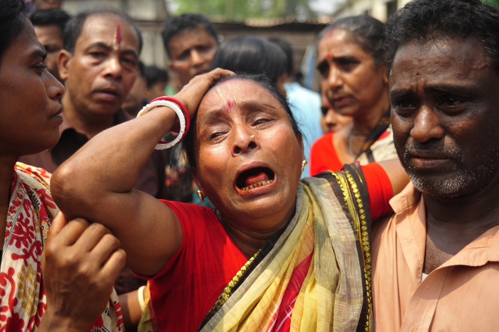 Bangladešā labdarības akcija izvēršas traģēdijā ar desmitiem bojāgājušo