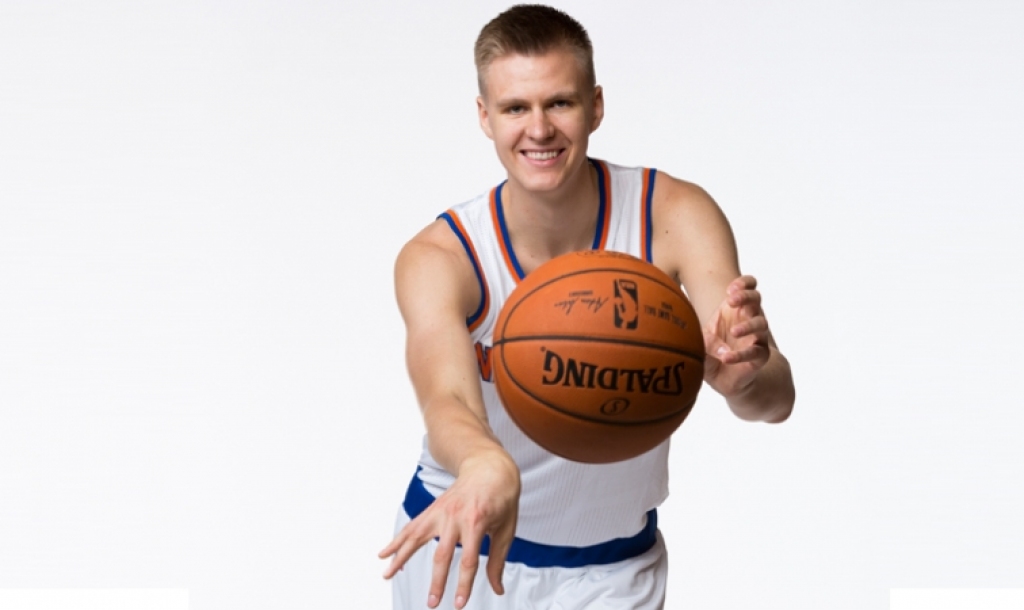 VIDEO: Porziņģim 12 punkti un uzvara NBA Vasaras līgas debijā pret Bertāna pārstāvēto Spurs