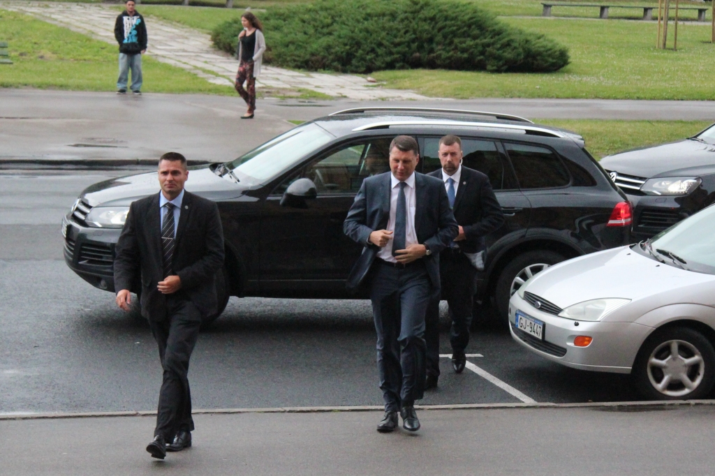 FOTO: Jāņa Mūrnieka režisēto izrādi «Eslingena» apmeklē Valsts prezidents