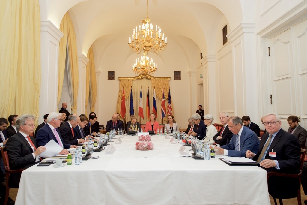 papildināts (13:13) - Diplomāti: Panākta galīgā vienošanās par Irānas kodolprogrammas ierobežošanu