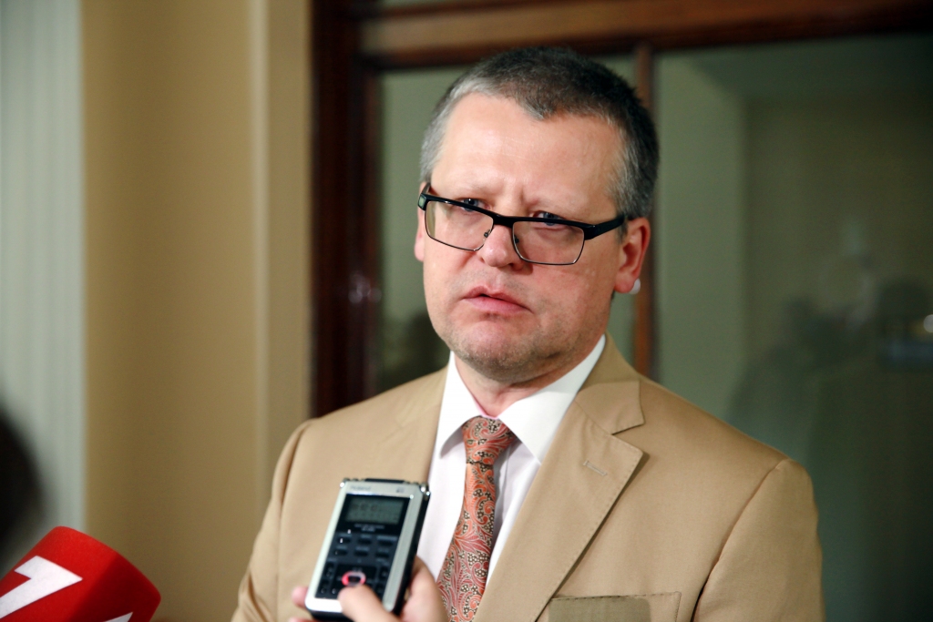 Belēvičs: Obligāto veselības apdrošināšanu varēs ieviest, kad veselībai atvēlēs 4,5% no IKP