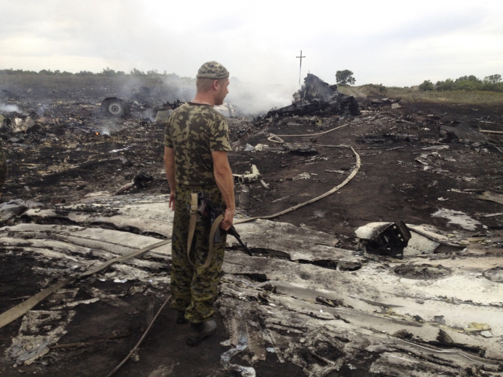 FOTO: Aprit gads kopš Malaizijas lidmašīnas notriekšanas