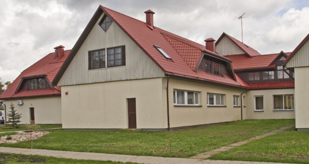 Pamestā ēkā pie bērnu nama Laubere atrod audzēkņa līķi
