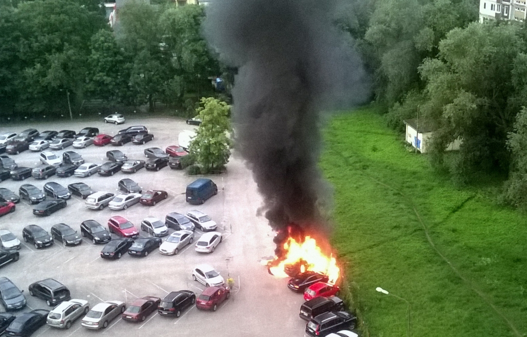 FOTO: Liesmu pārņemtās automašīnas Rīgā