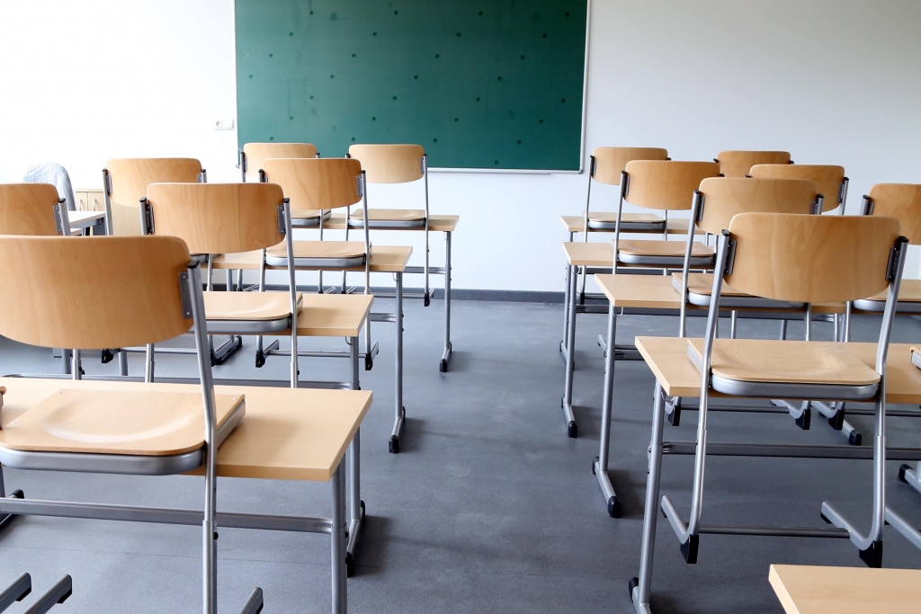Šogad teju 80 skolās obligātos eksāmenus kārtoja mazāk par 10 skolēniem