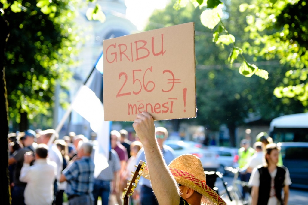 FOTO: Protests pret bēgļu uzņemšanu Latvijā