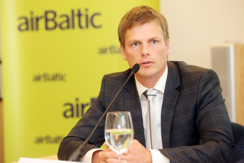 VIDEO: airBaltic atvainojas un uz laiku atstādina reibumā pieķerto apkalpi