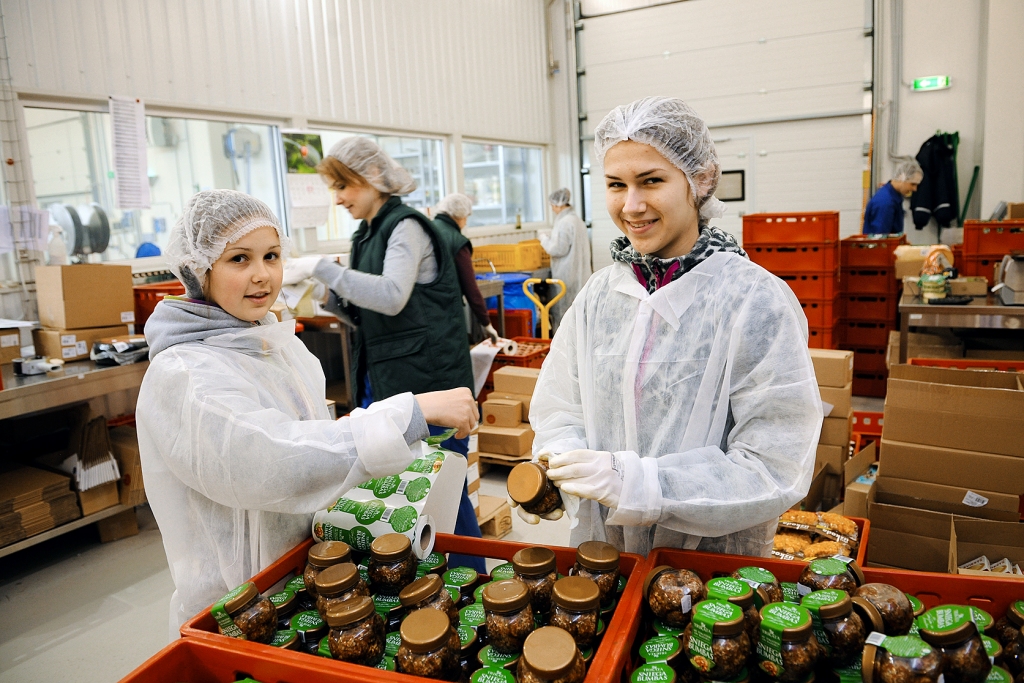 Latvijas piens bankrotēt negrasās