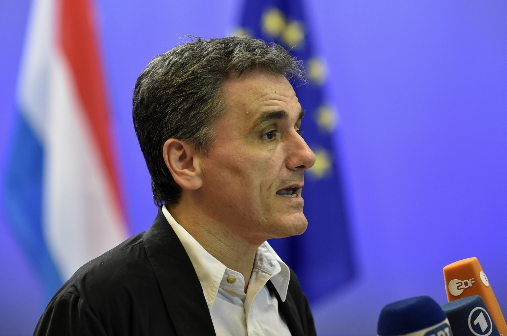 Eirozonas finanšu ministri apstiprina Grieķijas glābšanas programmu