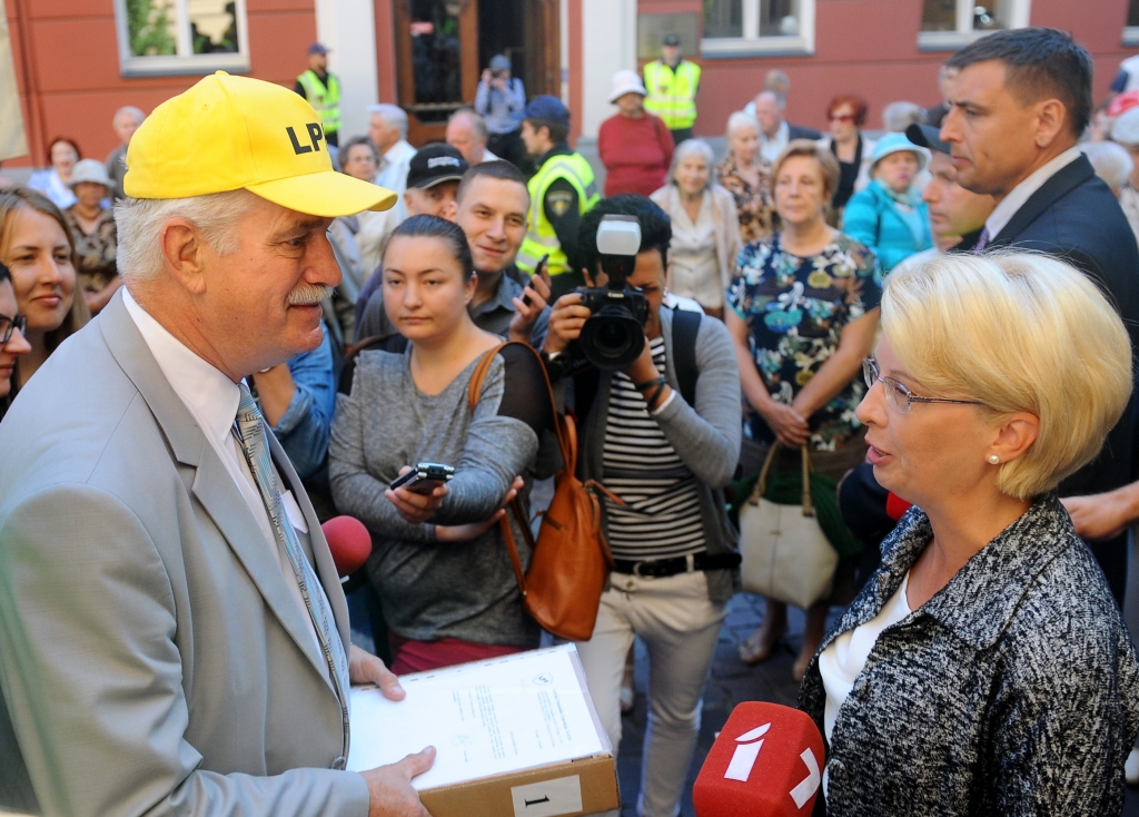 Atsāks skaidrot attiecības ar NA