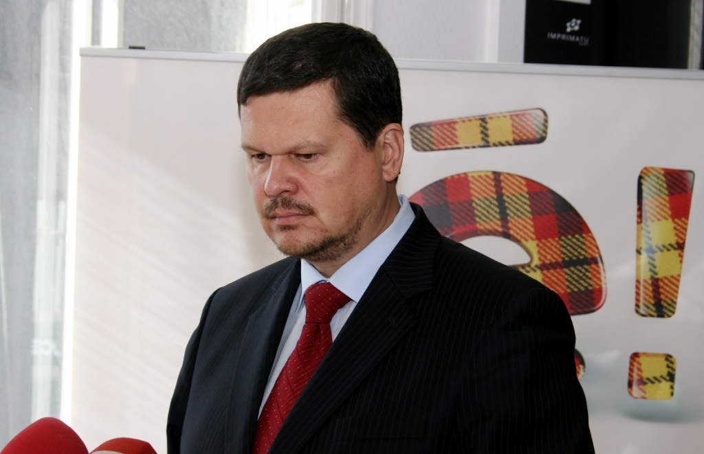 Par uzbraukšanu gājējai Gerhardam jāmaksā septiņu eiro sods