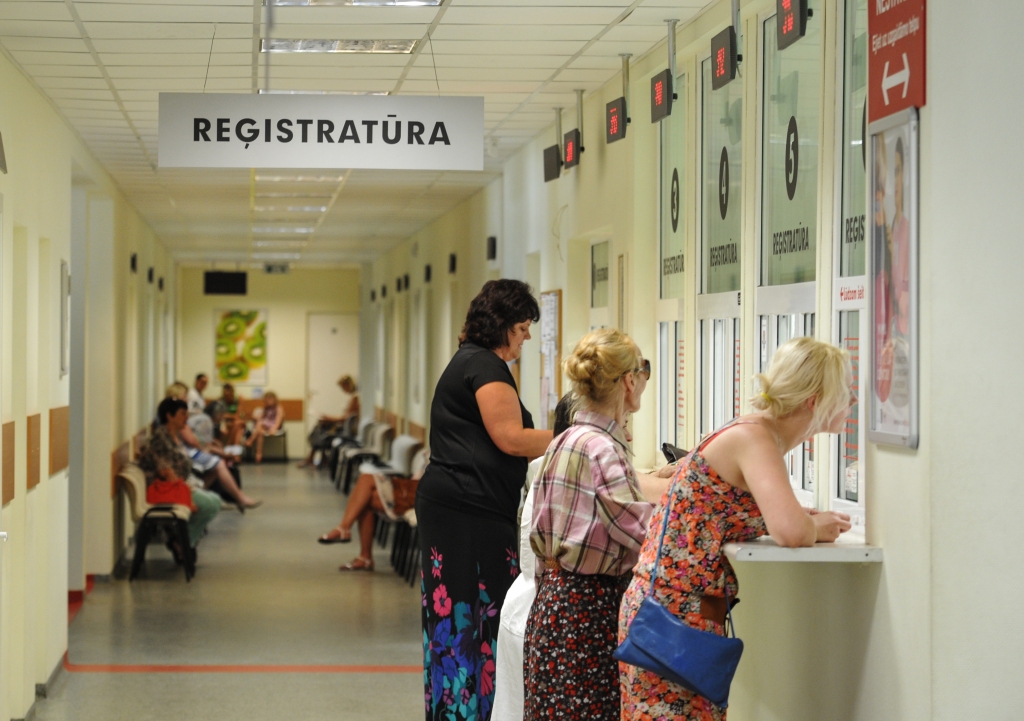Žurnālistikas eksperiments: Ārsta nosūtījums galda atvilktnē