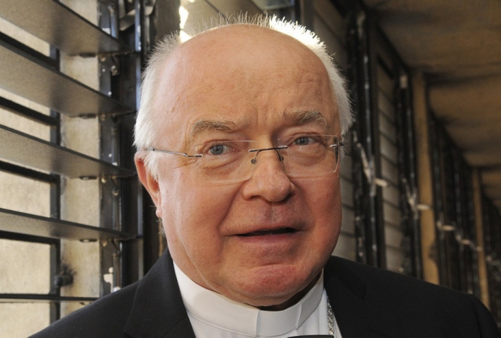 Miris pedofilijā apsūdzētais kādreizējais pāvesta vēstnieks Vesolovskis