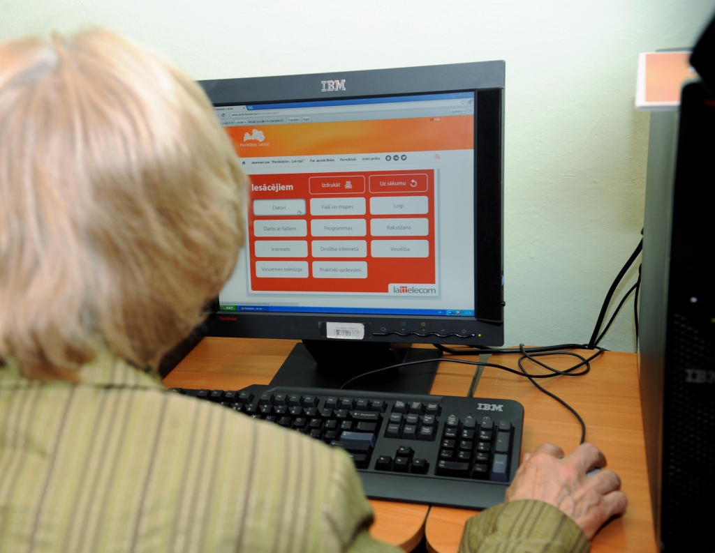 Jau vairāk nekā 2000 senioru pieteikušies bezmaksas datorkusiem