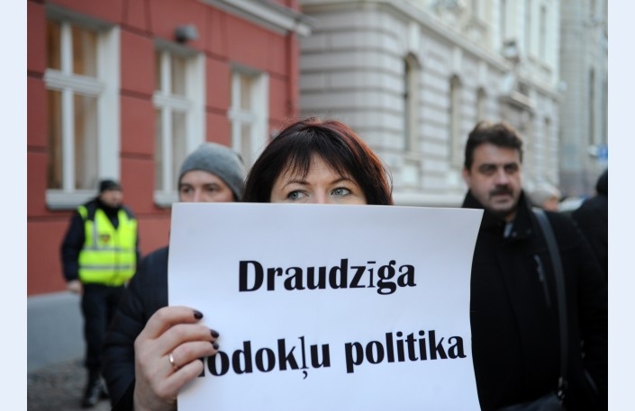 Valdība atbalsta solidaritātes nodokļa ieviešanu labi atalgotajiem darbiniekiem