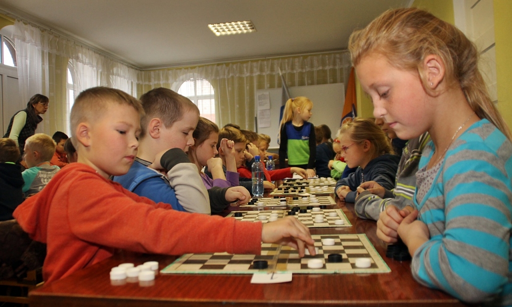 FOTO: Aizvada dambretes turnīrus