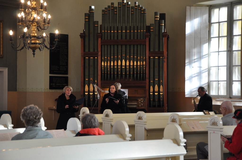 FOTO: Vecumnieku vidusskola svin 70 gadu jubileju