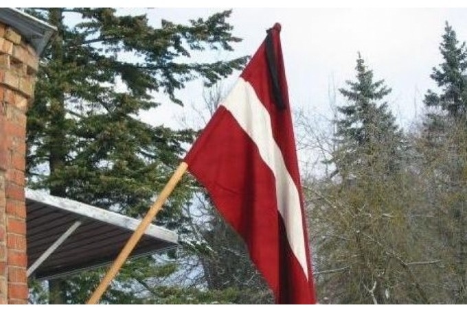 Vējonis aicina svētdien izkārt karogus sēru noformējumā, solidarizējoties ar Francijas tautu