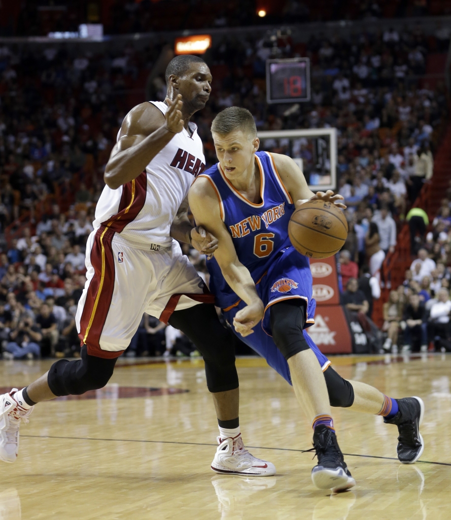 FOTO: Iespaidīgs Porziņģa sniegums neglābj Knicks komandu no zaudējuma Maiami