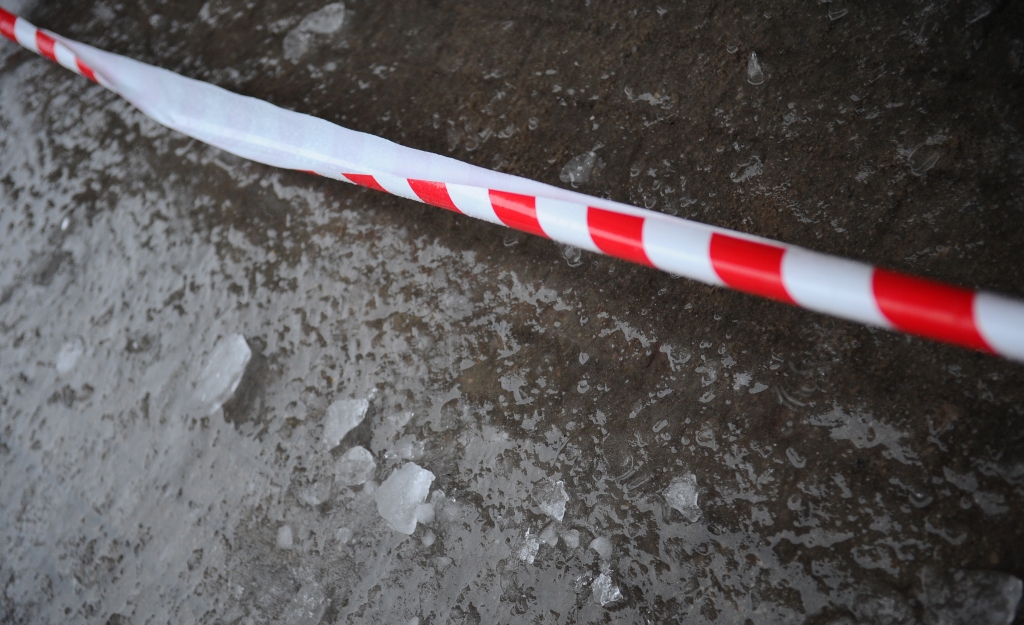 Brīdina par apledojuma risku uz Rīgas tiltiem un ielām
