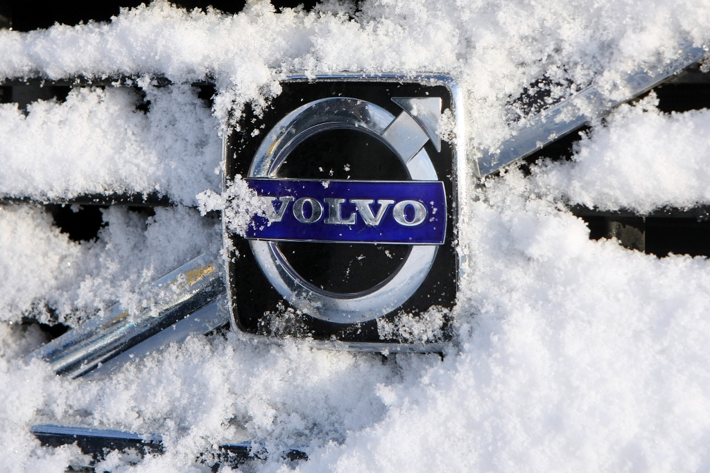 Raidījums: Volvo pārstāvji piedāvā krāpties ar tahogrāfu rādījumiem