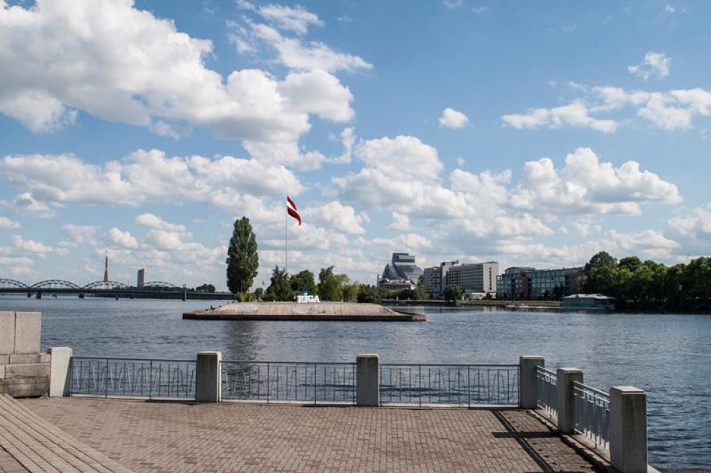 60 metru augsts monumentāls Latvijas karogs tiks izvietots AB dambī