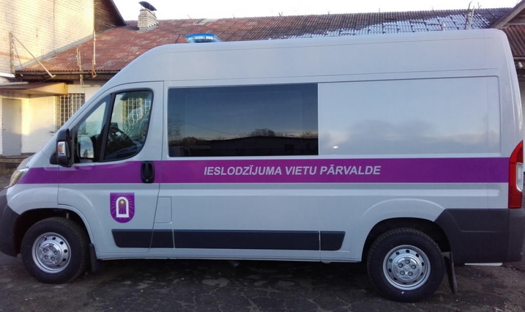 Ieslodzīto nogādāšanai slimnīcā nopirktas četras jaunas automašīnas