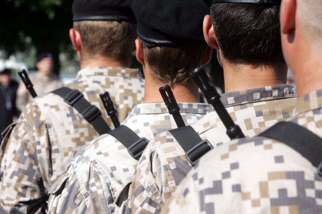 Valdība lems par Latvijas karavīru sūtīšanu pretterorisma operācijās