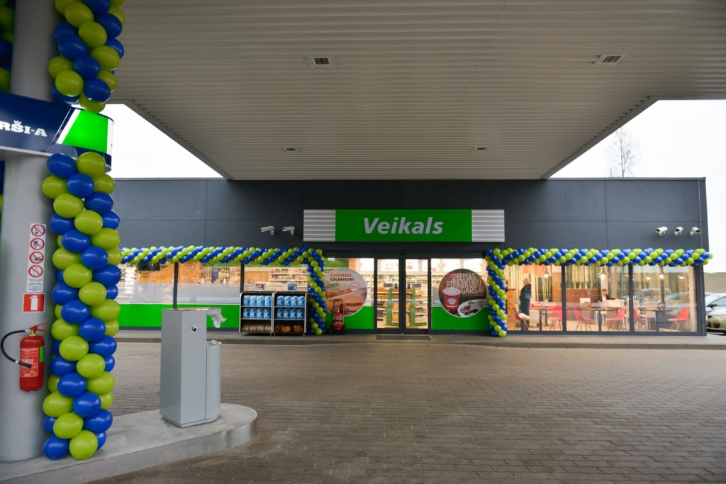 VIRŠI-A atklāj lielāko degvielas uzpildes staciju tīklā