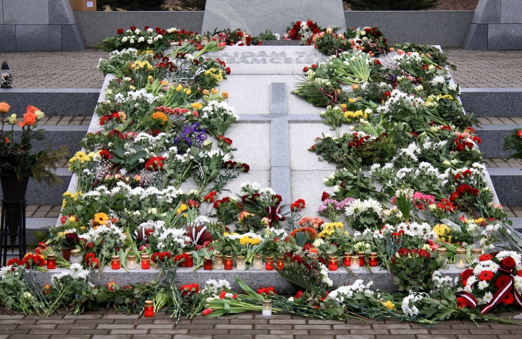 Uz dzimteni pārvestas 236 Otrajā pasaules karā kritušo Latvijas karavīru mirstīgās atliekas