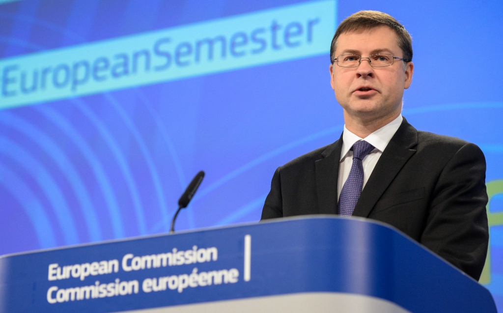 Dombrovskis šogad bijis starp desmit biežāk medijos citētajiem EK kolēģijas darbiniekiem