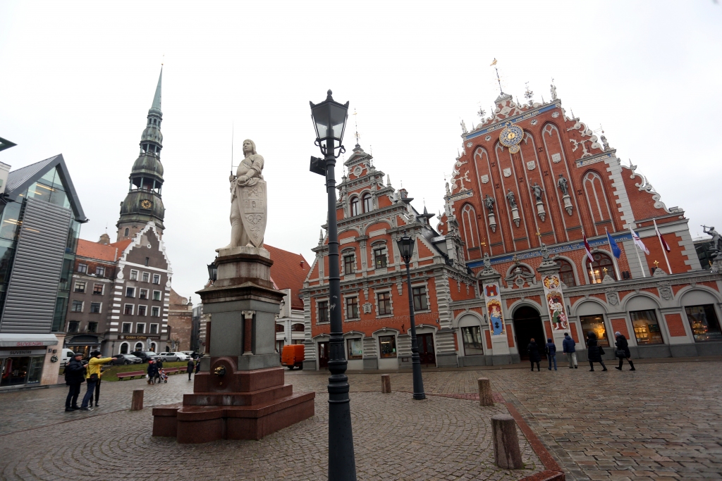 Gandrīz piektdaļa iedzīvotāju domā, ka tiem nākamgad būs vairāk naudas