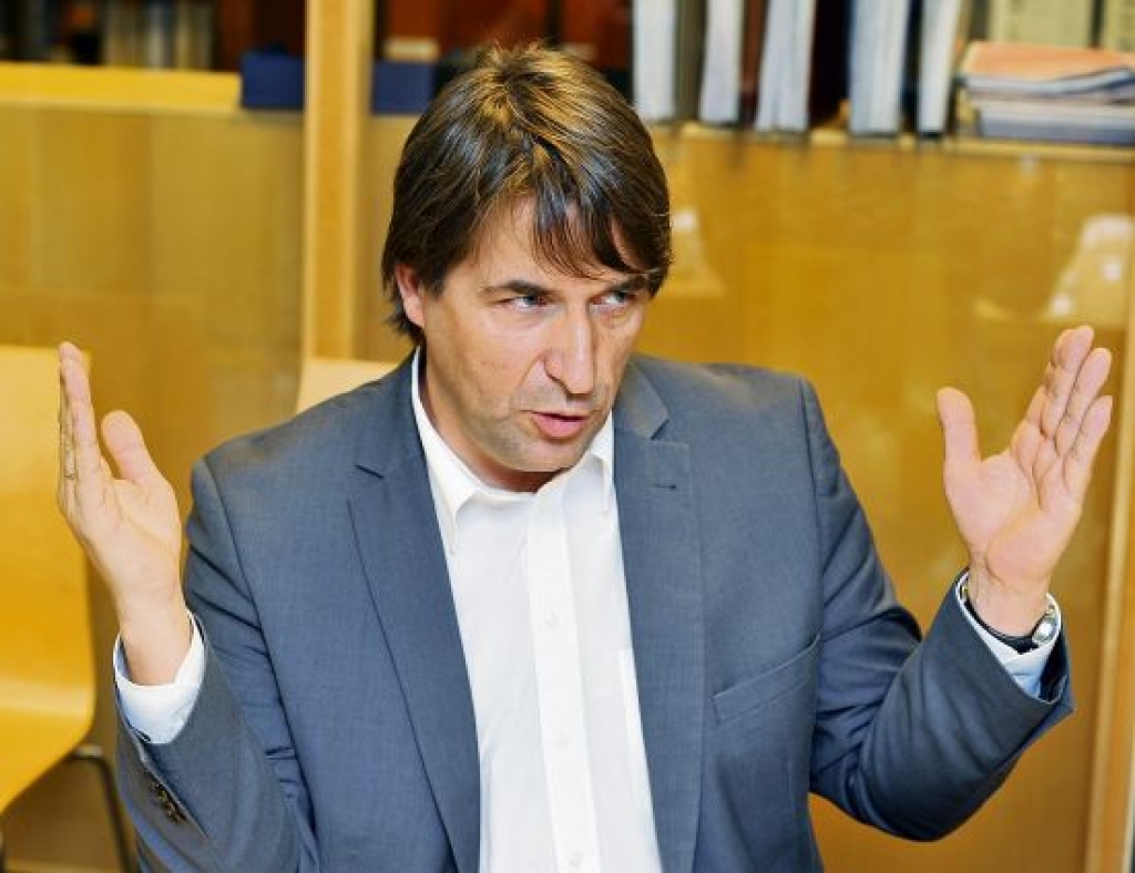 Kampars: Vienotības biedram sāp sirds, viņš pārdzīvo