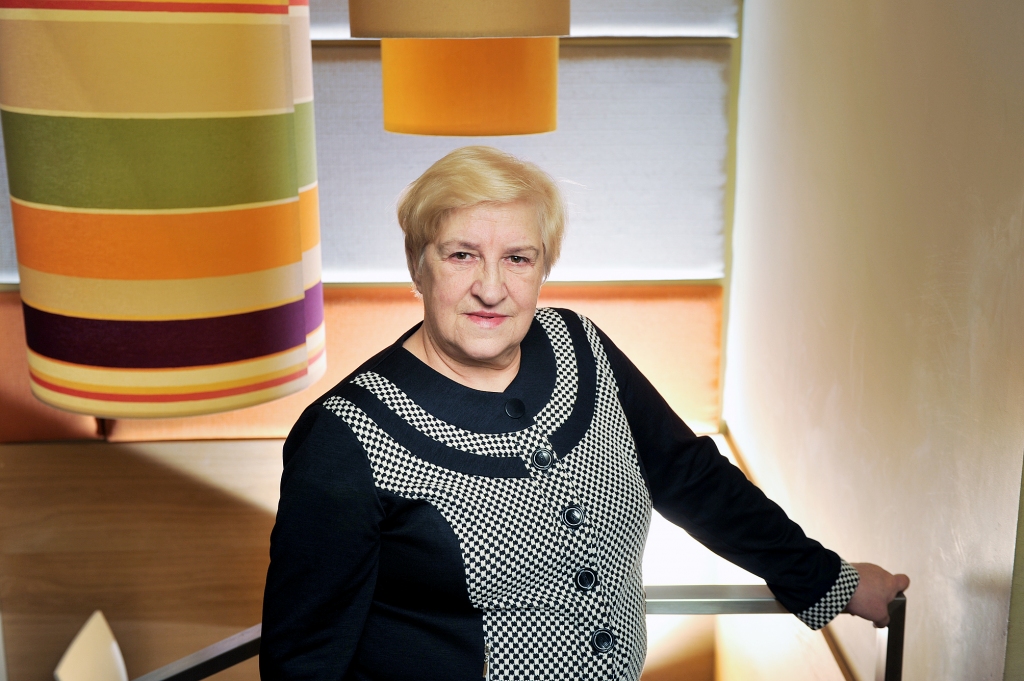 Strādāt par vecmāmiņu svešiem bērniem