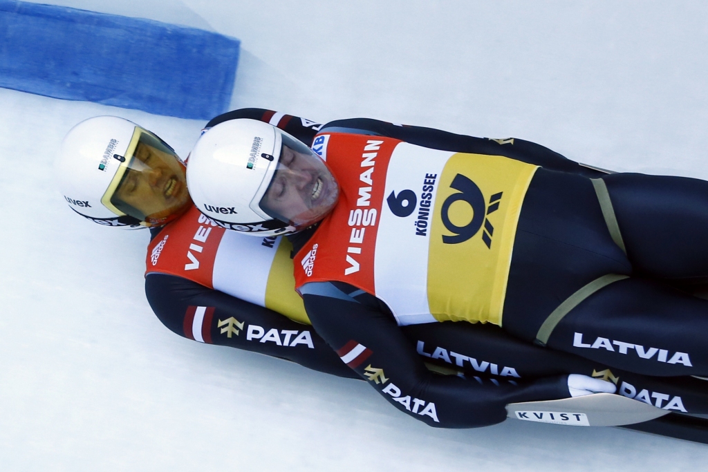 Latvijas kamaniņu braucēji izcīna sudraba medaļas pasaules čempionāta stafetes sacensībās