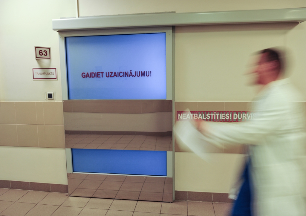 Cilvēktiesību pārkāpumu virkne veselības aprūpes sistēmā
