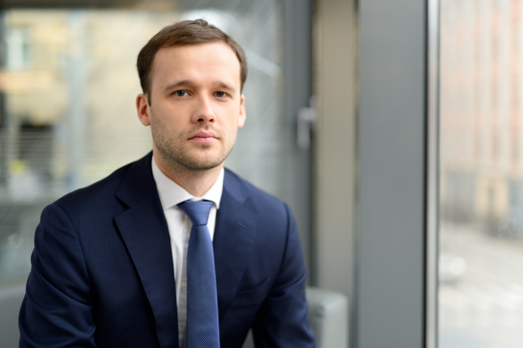 Eksperti atbild: Ko nozīmē negatīvas likmes Latvijas valsts parāda vērtspapīru izsolē?