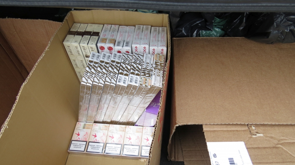 Policija pārtver Rīgas Centrāltirgum paredzētu cigarešu kravu