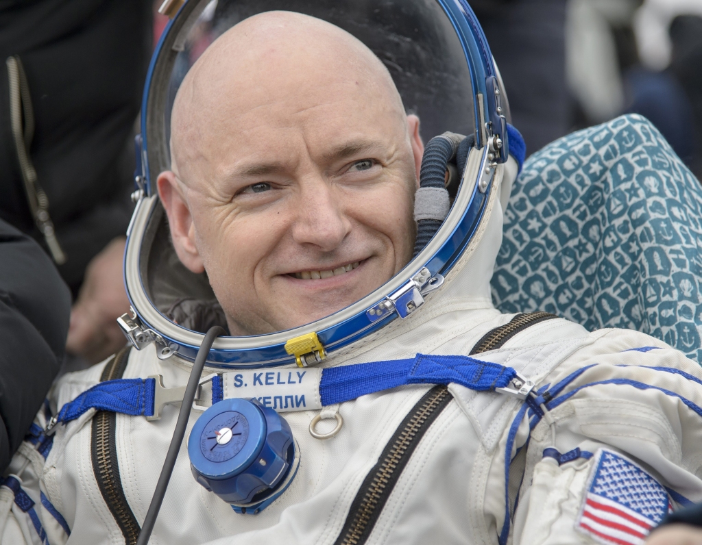 ASV astronauts pēc gada Zemes orbītā sarāvies līdz ierastajam garumam