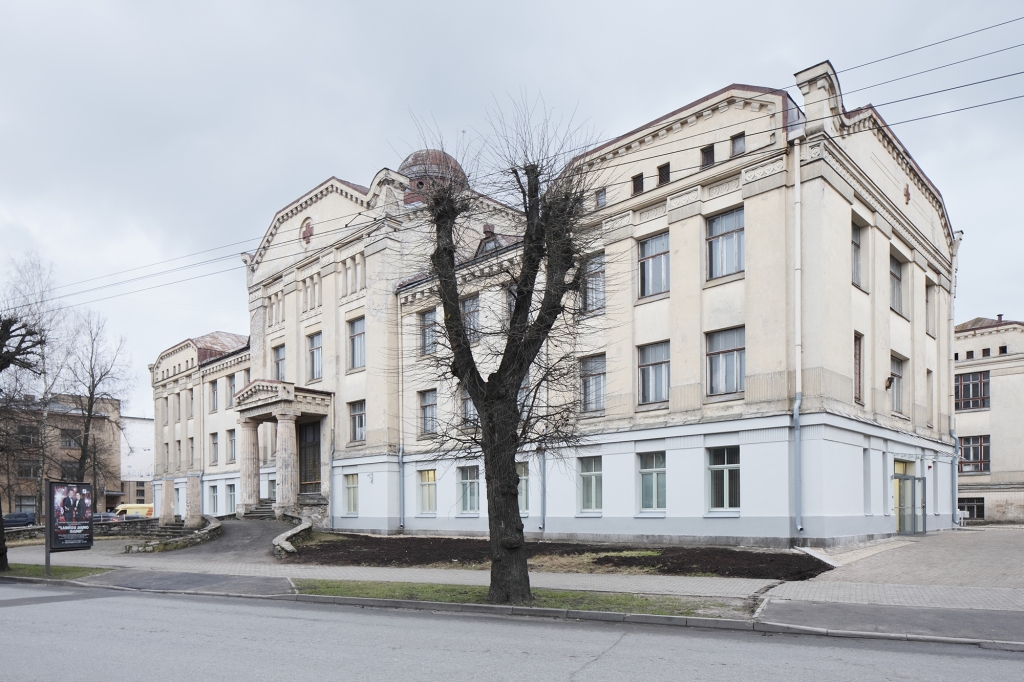 Papildināta ar FOTO: Ekspluatācijā nodod bijušās Sarkanā Krusta slimnīcas pirmo kārtu
