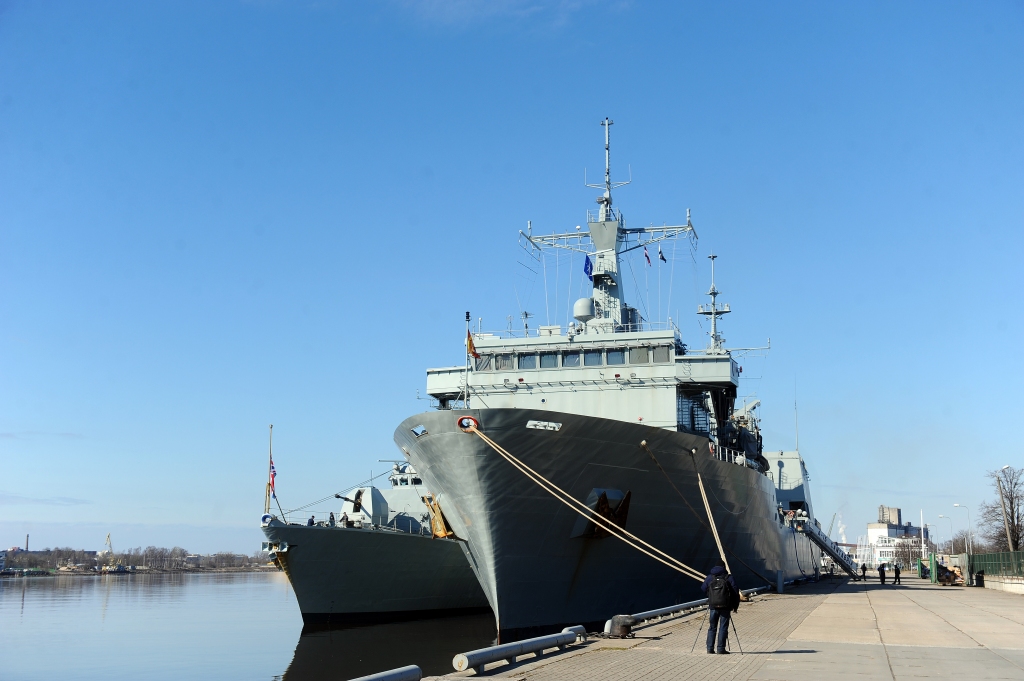 FOTO: Rīgā ieradušies NATO karakuģi