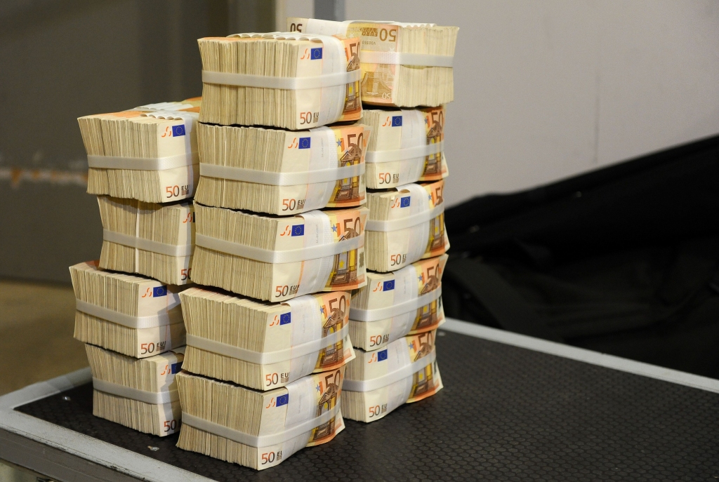Bankas divos mēnešos nopelnījušas 63,1 miljonu eiro