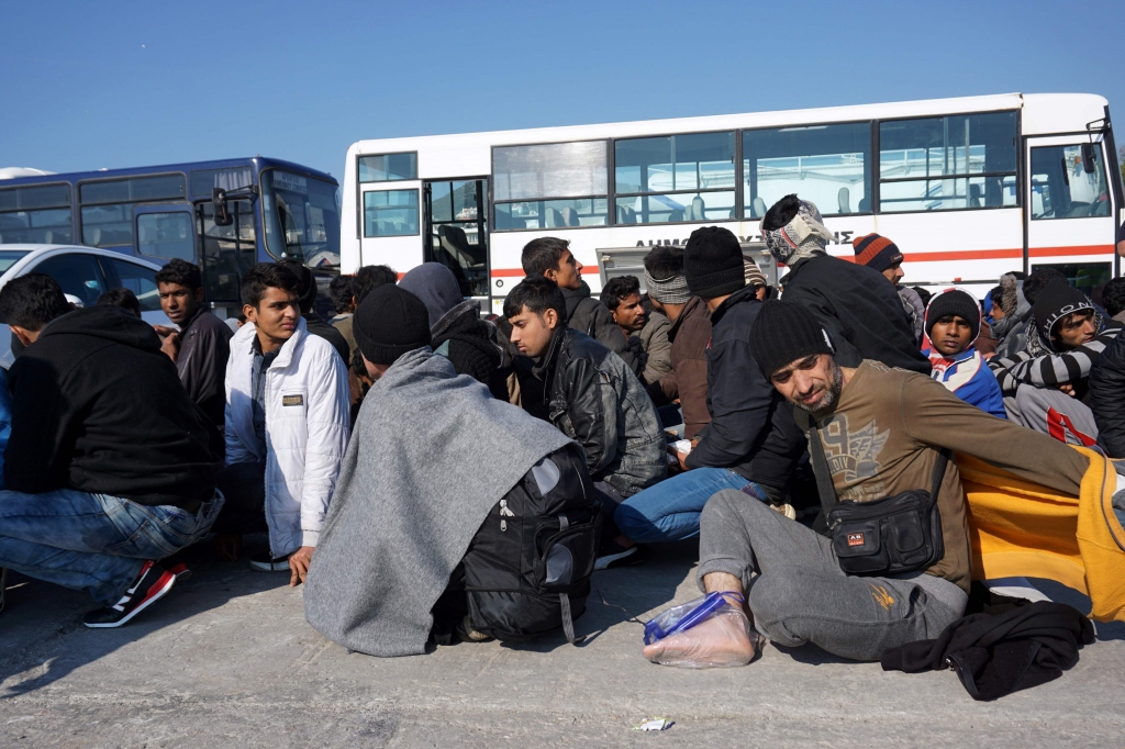 ES pirmdien sāks nelegālo imigrantu sūtīšanu atpakaļ uz Turciju