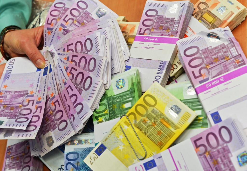 Eiropieši narkotikās ik gadu notriec vismaz 24 miljardus eiro