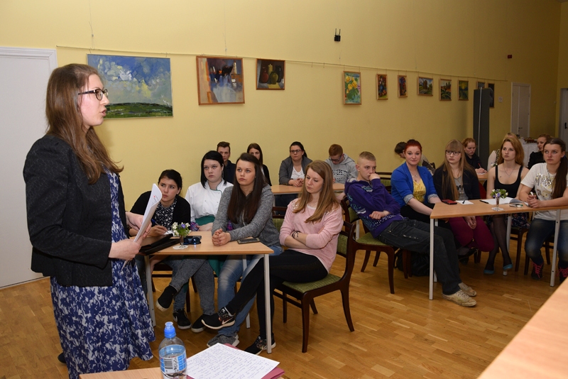 Jaunie Kaucmindes muižas īpašnieki cenšas glābt ēku