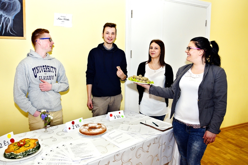 Ceļ godā bijušo mājturības semināru