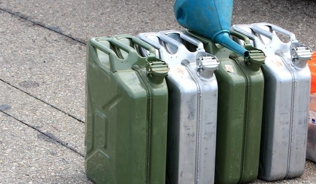 Tumsas aizsegā Vecsaulē nozog dīzeļdegvielu