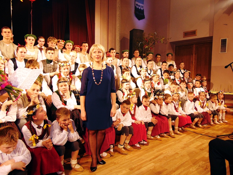 «Mēmelīte» uzmirdz varavīksnes krāsās