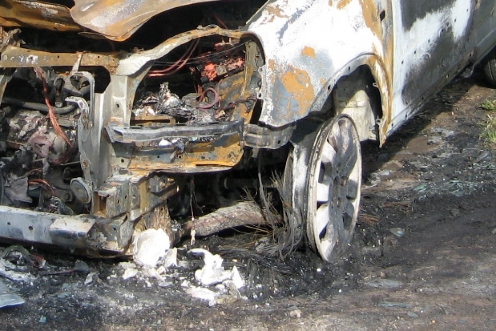 Liepājā uzdarbojas automašīnu dedzinātājs