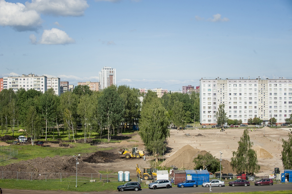 FOTO: Deglava ielā top vērienīgs sporta komplekss, piknika zonu veidos nākamgad